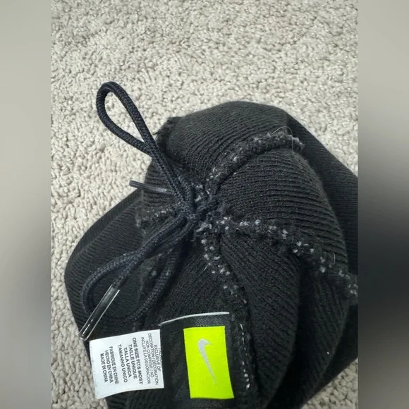 Nike Beanie - Picture 4 of 5